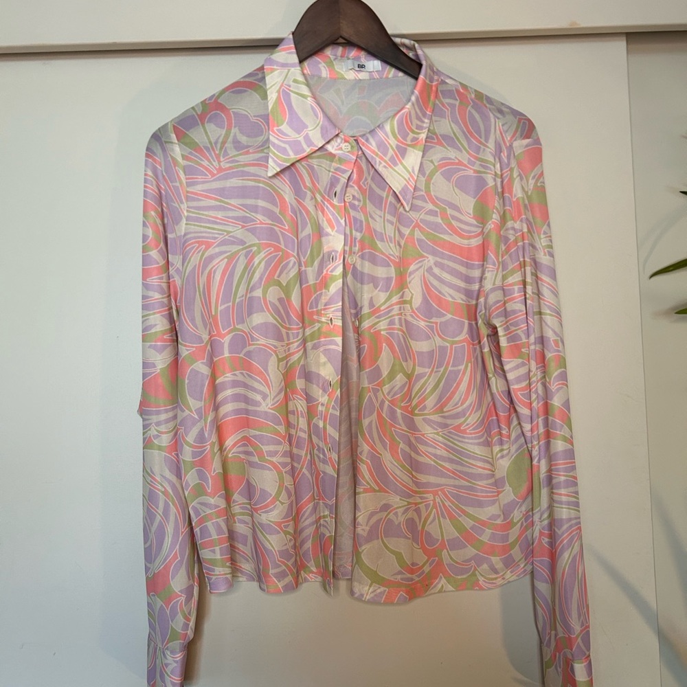 Swirly Mesh button up top